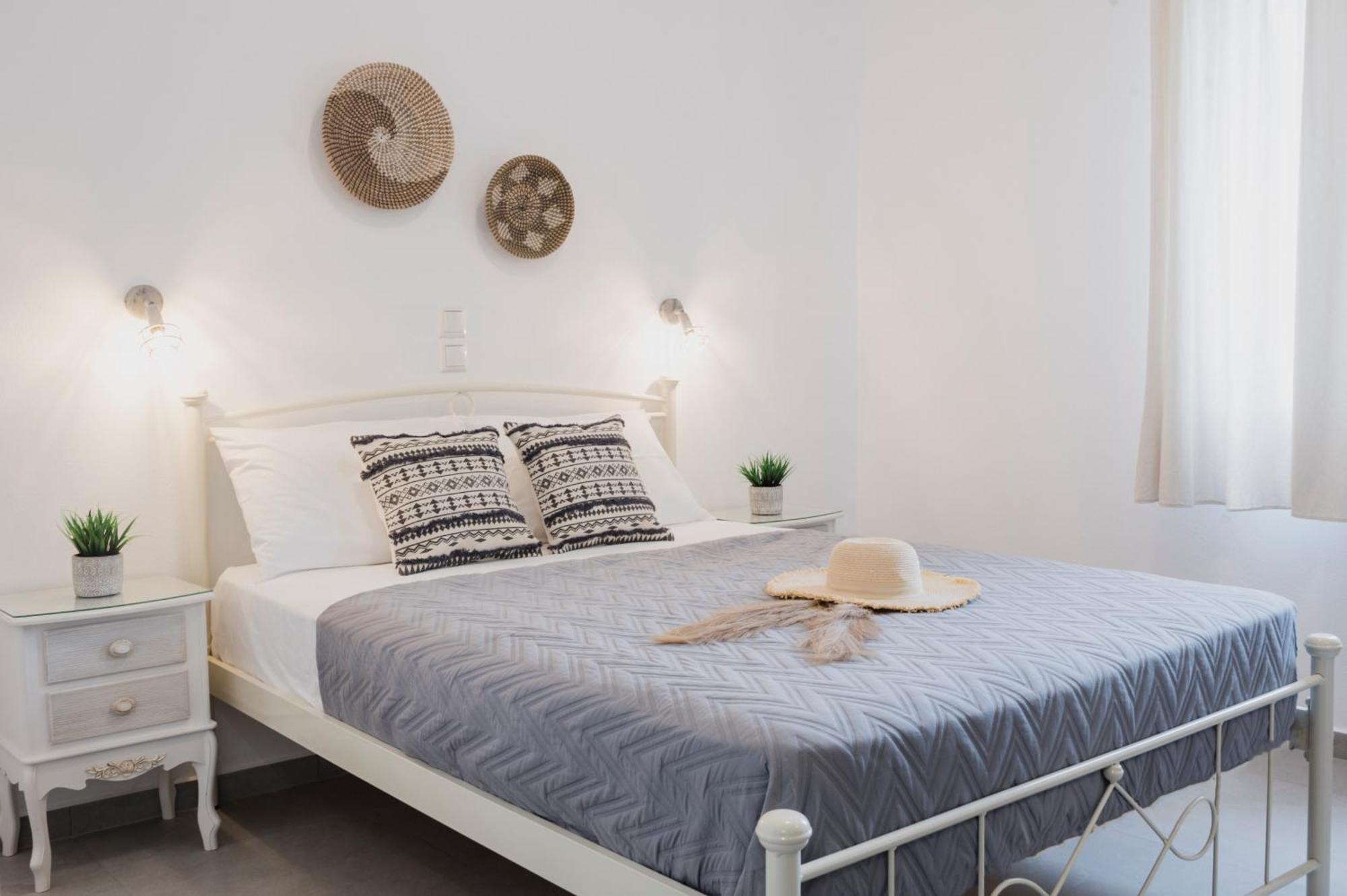 Petros Studios & Suites Naxos City Zimmer foto