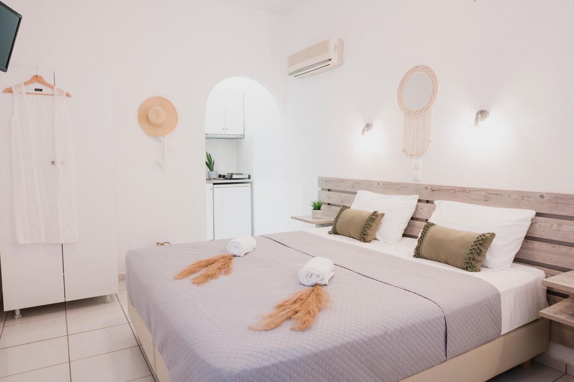Petros Studios & Suites Naxos City Zimmer foto