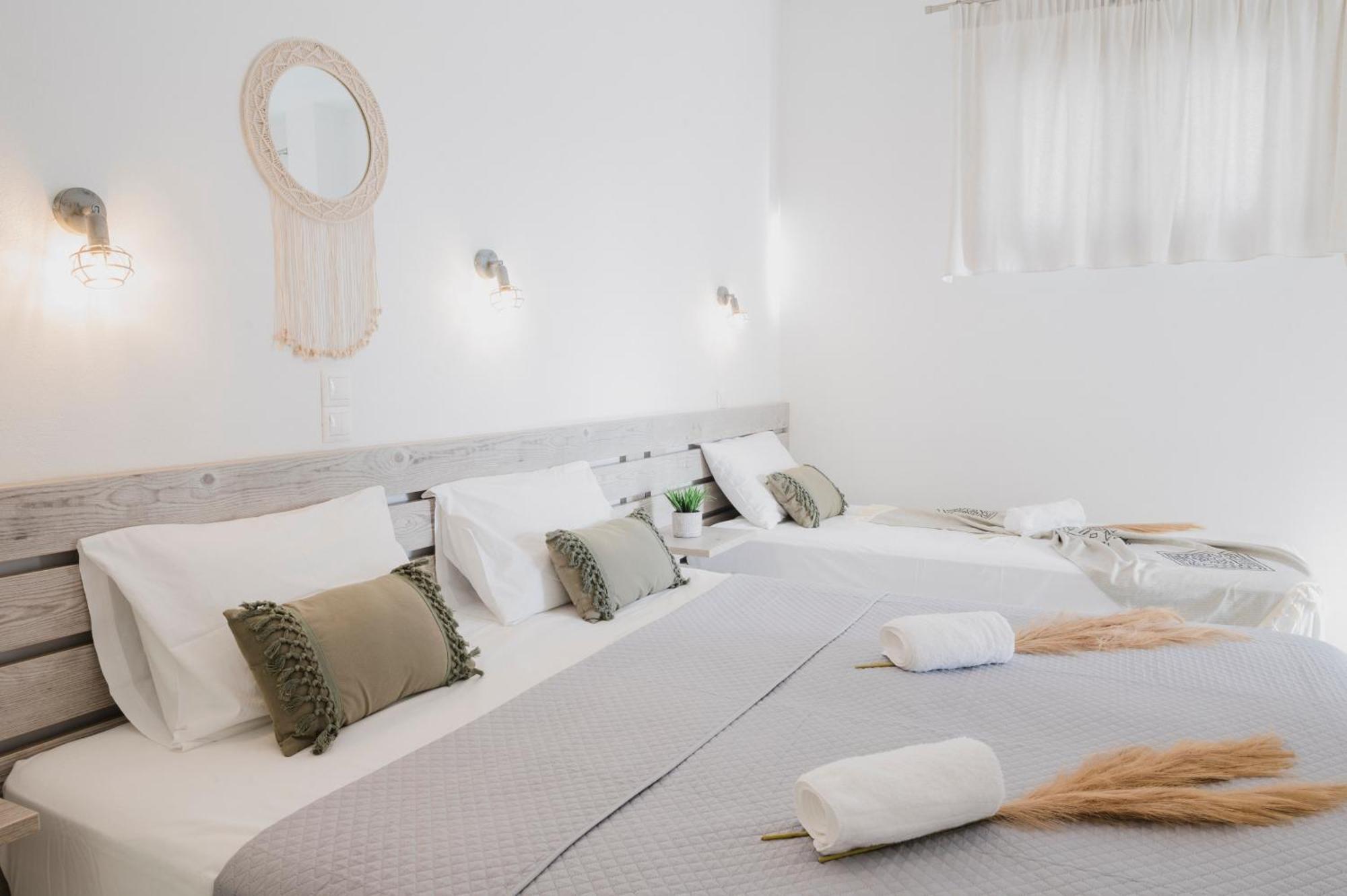 Petros Studios & Suites Naxos City Zimmer foto