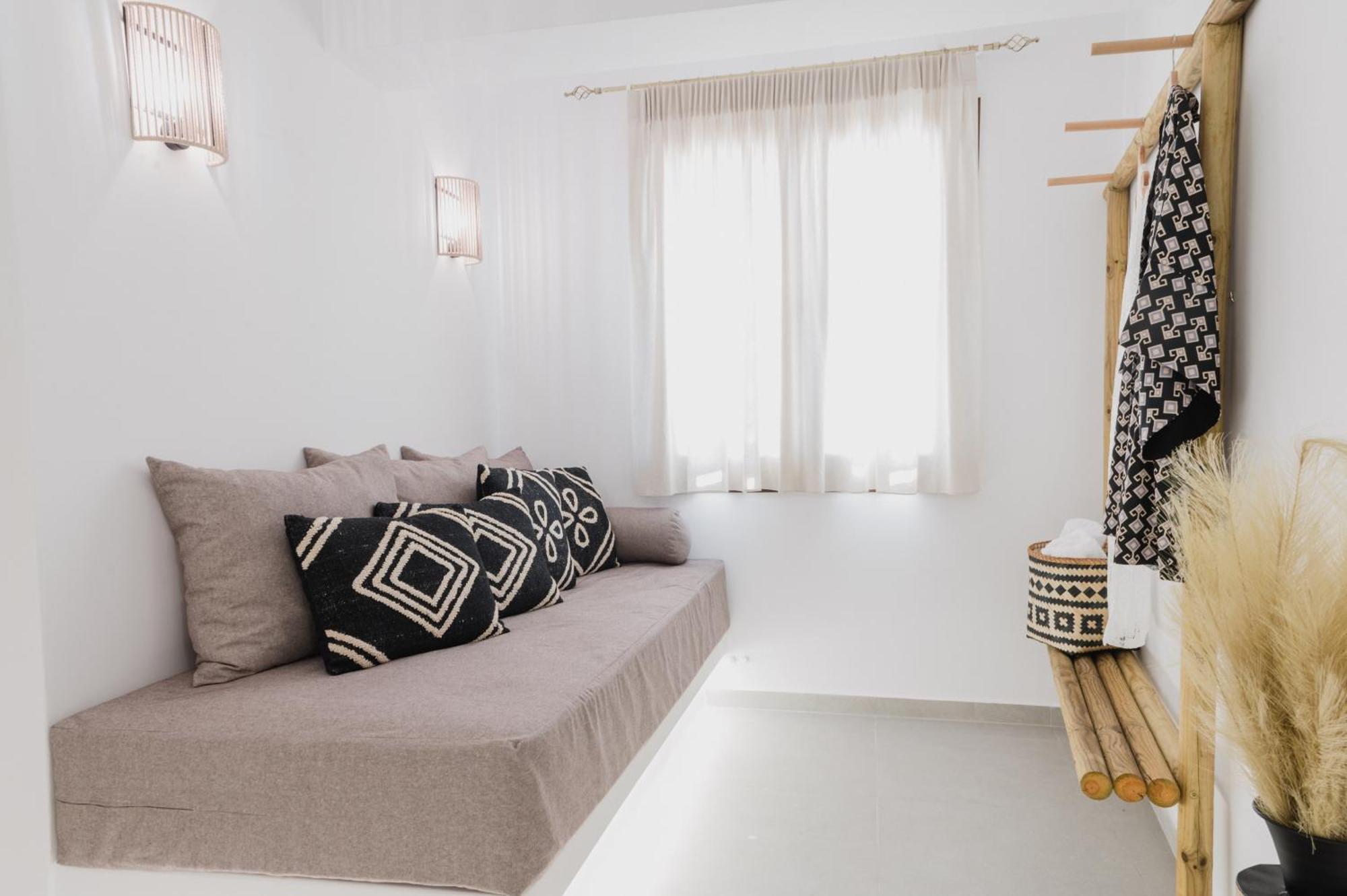 Petros Studios & Suites Naxos City Zimmer foto
